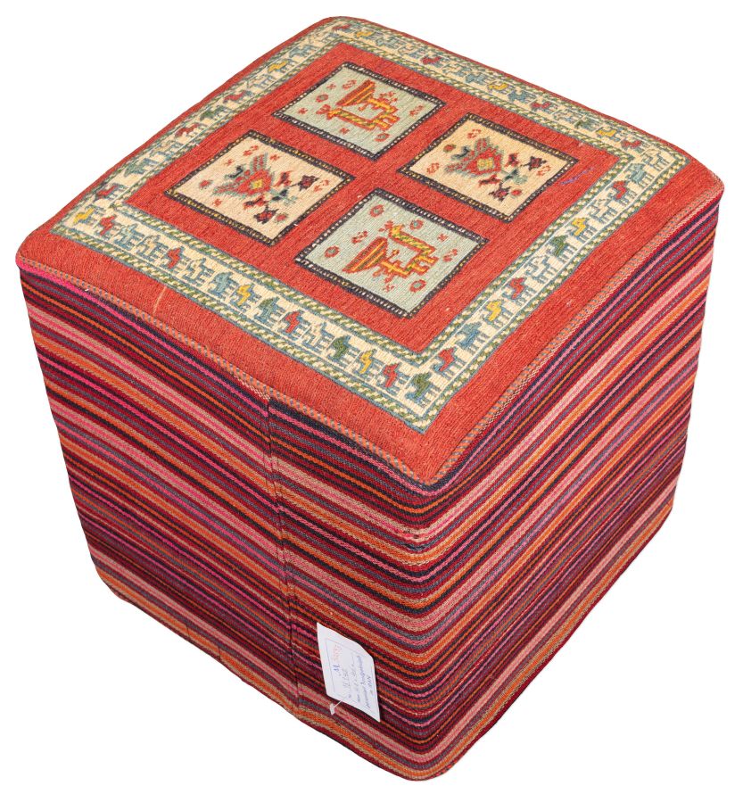 Bild eines Afschar-Tabii-Sitzwürfel aus Persien in der Göße 46 x 46 cm
